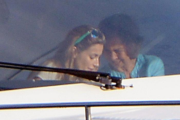 La felicitación navideña de los Reyes revela qué tienen en común Letizia y Leonor