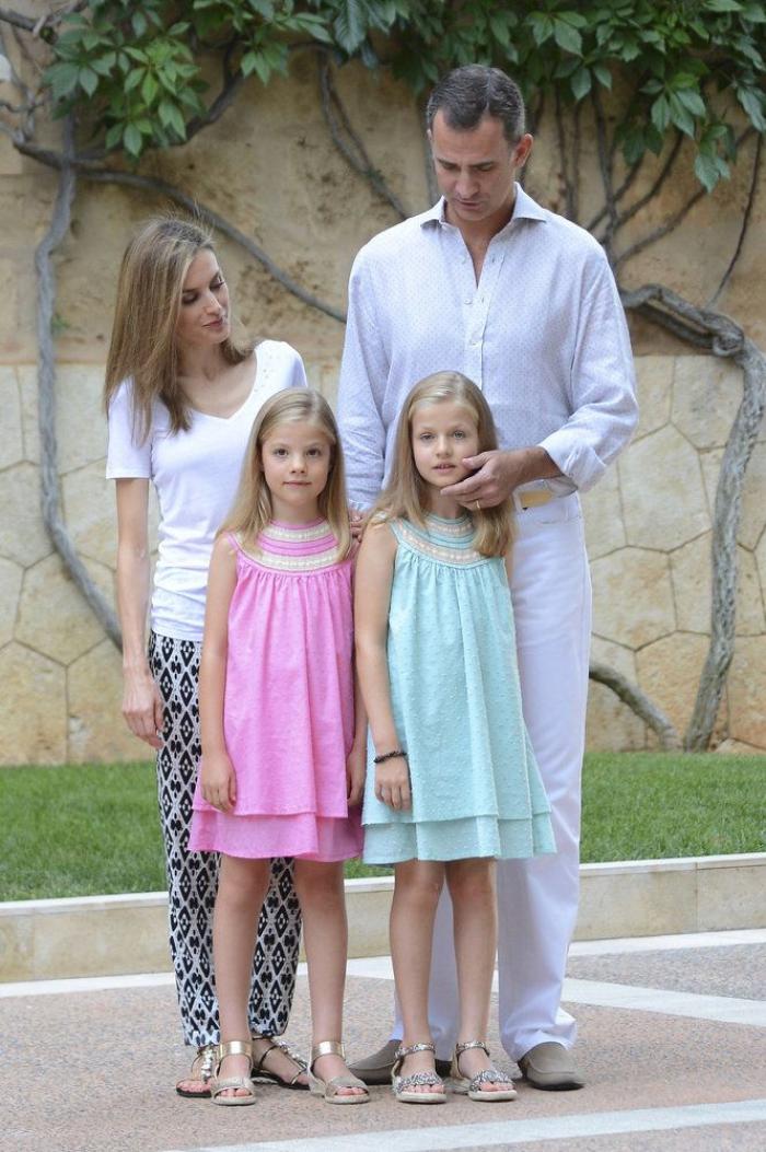 La felicitación navideña de los Reyes revela qué tienen en común Letizia y Leonor