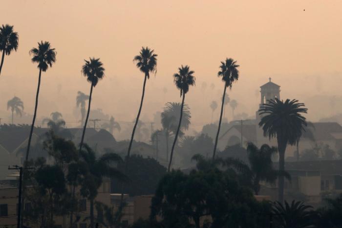 El exclusivo barrio de Bel Air se quema por los incendios en Los Ángeles
