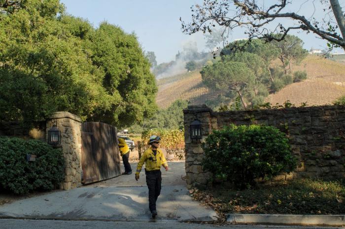 El exclusivo barrio de Bel Air se quema por los incendios en Los Ángeles