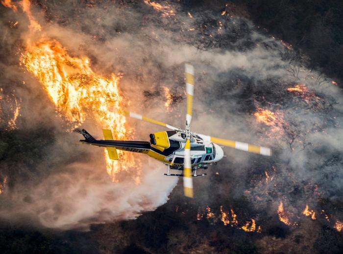 El exclusivo barrio de Bel Air se quema por los incendios en Los Ángeles