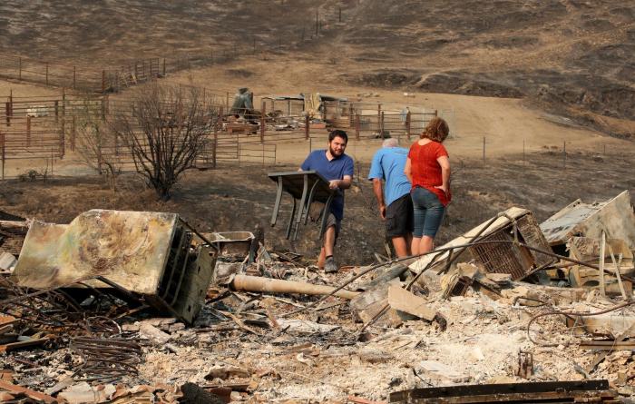 El exclusivo barrio de Bel Air se quema por los incendios en Los Ángeles