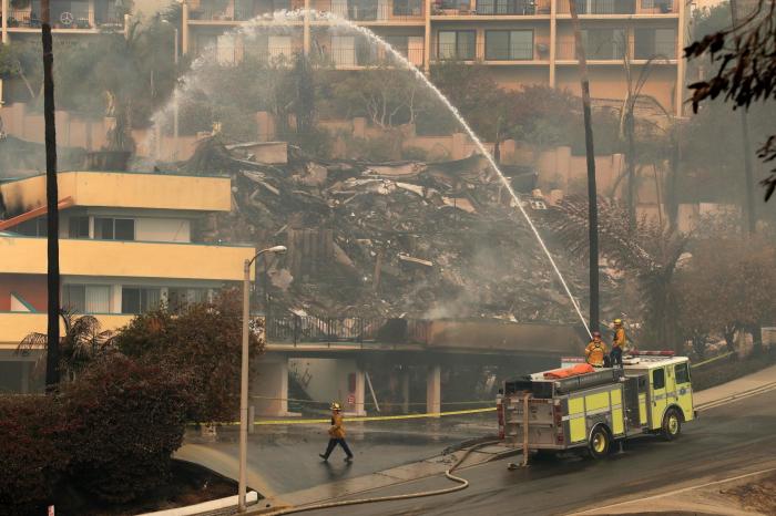 El exclusivo barrio de Bel Air se quema por los incendios en Los Ángeles