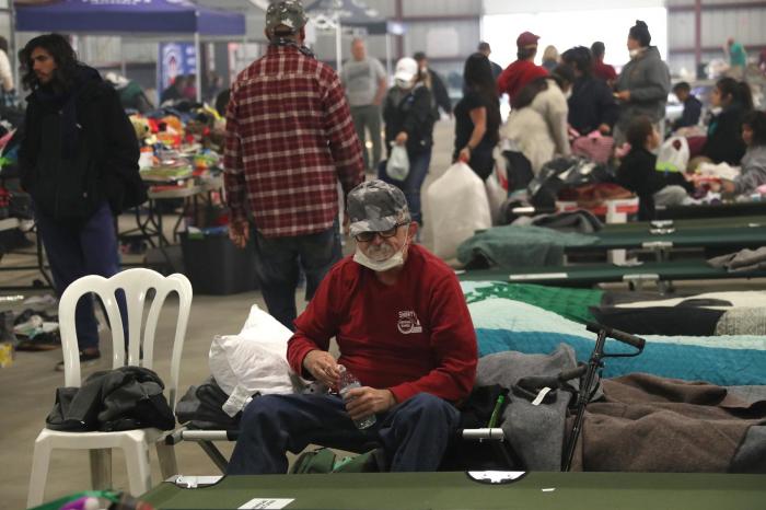 El exclusivo barrio de Bel Air se quema por los incendios en Los Ángeles