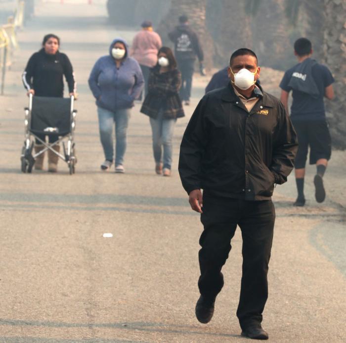El exclusivo barrio de Bel Air se quema por los incendios en Los Ángeles