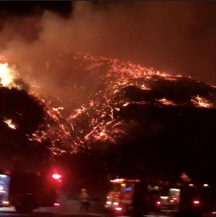 El exclusivo barrio de Bel Air se quema por los incendios en Los Ángeles