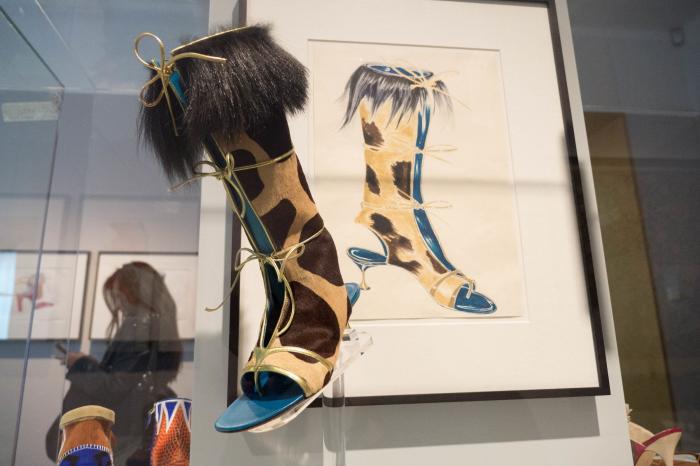 Los 212 zapatos que pisan fuerte en la exposición de Manolo Blahnik en Madrid
