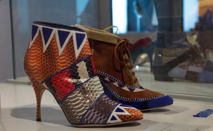 Los 212 zapatos que pisan fuerte en la exposición de Manolo Blahnik en Madrid