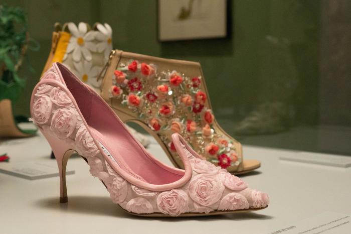 Los 212 zapatos que pisan fuerte en la exposición de Manolo Blahnik en Madrid