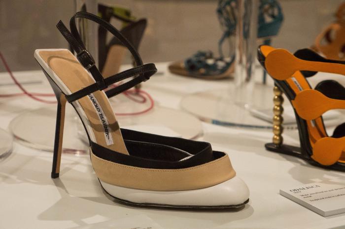 Los 212 zapatos que pisan fuerte en la exposición de Manolo Blahnik en Madrid
