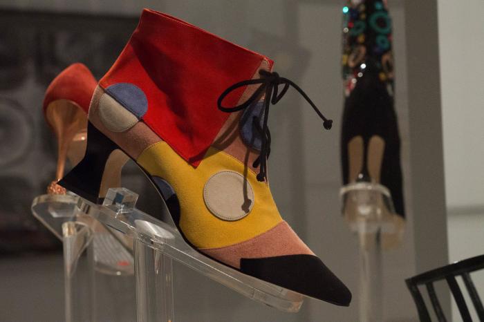 Los 212 zapatos que pisan fuerte en la exposición de Manolo Blahnik en Madrid
