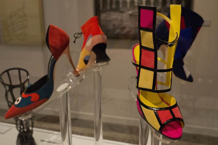 Los 212 zapatos que pisan fuerte en la exposición de Manolo Blahnik en Madrid