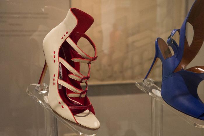 Los 212 zapatos que pisan fuerte en la exposición de Manolo Blahnik en Madrid