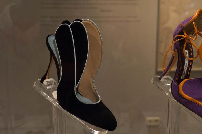 Los 212 zapatos que pisan fuerte en la exposición de Manolo Blahnik en Madrid