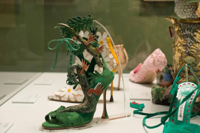 Los 212 zapatos que pisan fuerte en la exposición de Manolo Blahnik en Madrid