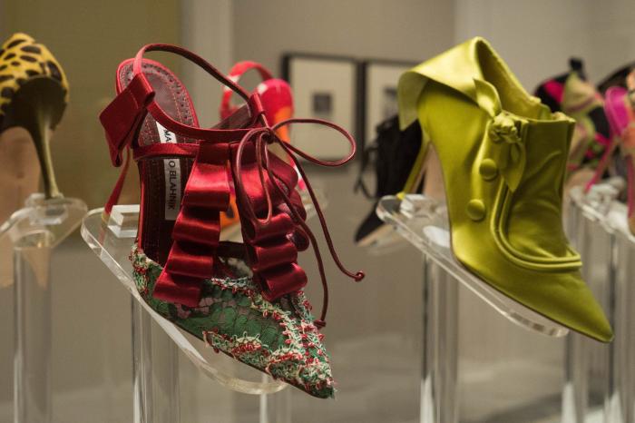 Los 212 zapatos que pisan fuerte en la exposición de Manolo Blahnik en Madrid