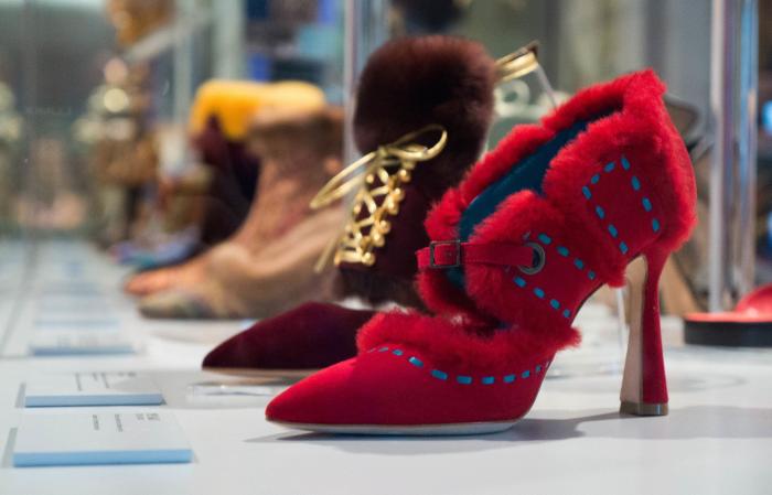 Los 212 zapatos que pisan fuerte en la exposición de Manolo Blahnik en Madrid