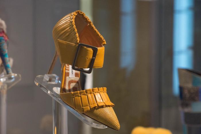 Los 212 zapatos que pisan fuerte en la exposición de Manolo Blahnik en Madrid