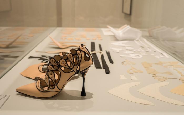 Los 212 zapatos que pisan fuerte en la exposición de Manolo Blahnik en Madrid