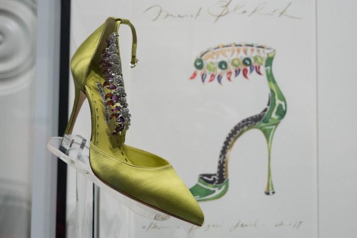 Los 212 zapatos que pisan fuerte en la exposición de Manolo Blahnik en Madrid