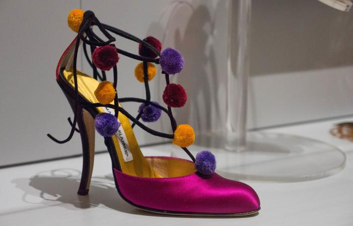 Los 212 zapatos que pisan fuerte en la exposición de Manolo Blahnik en Madrid