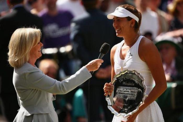 Serena reina de nuevo Wimbledon y aparta a Garbiñe de su primer Grand Slam
