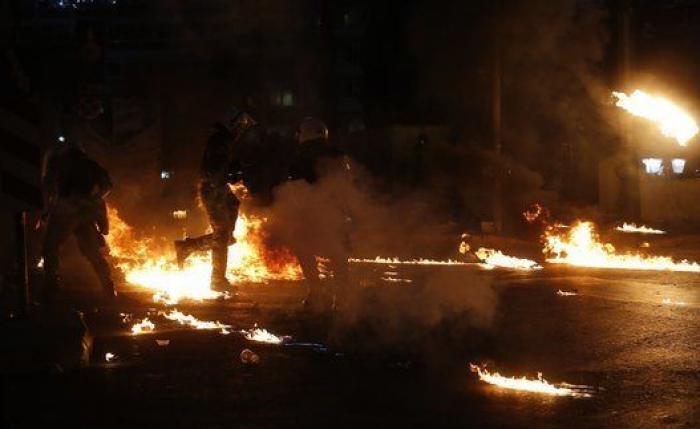 Miles de personas se manifiestan en Atenas contra las reformas