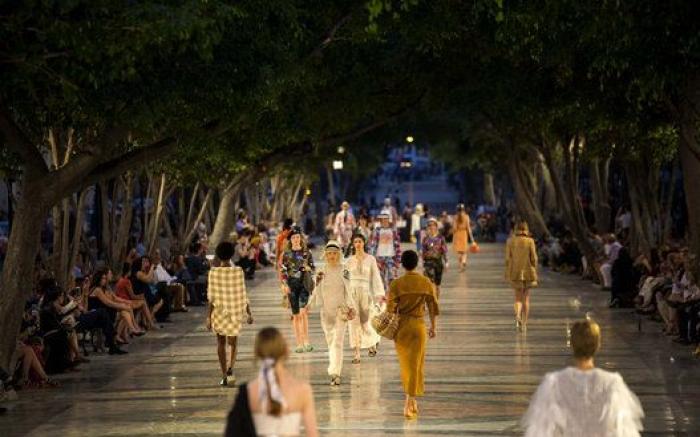 Chanel saca un cohete en su desfile de París