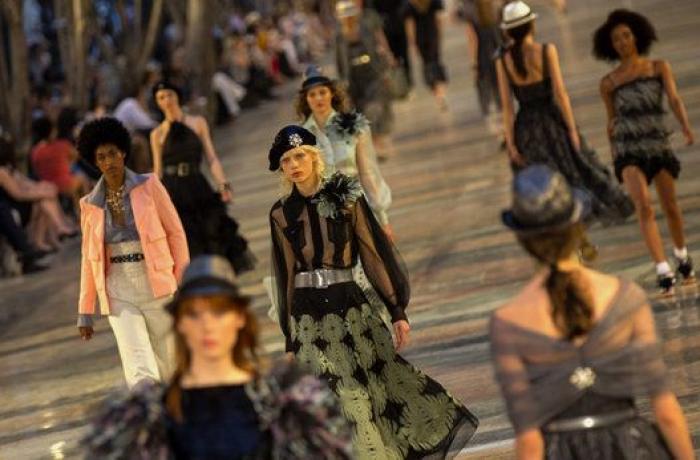 Chanel saca un cohete en su desfile de París