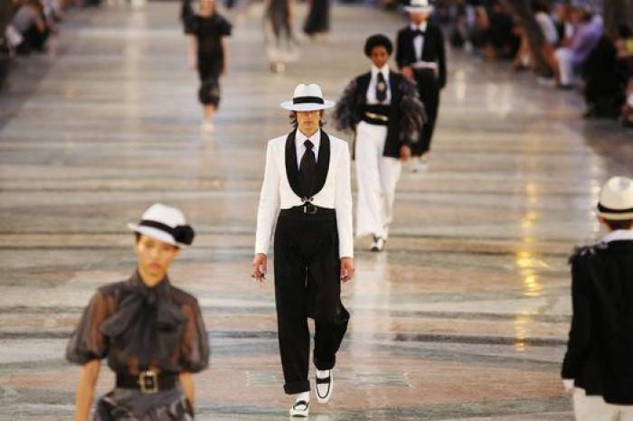 Chanel saca un cohete en su desfile de París