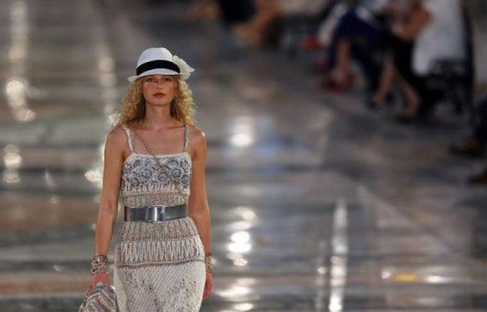 Chanel saca un cohete en su desfile de París