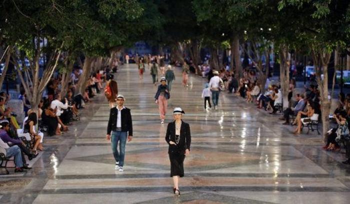 Chanel saca un cohete en su desfile de París