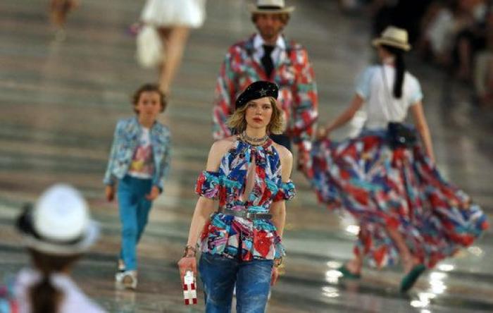 Chanel saca un cohete en su desfile de París