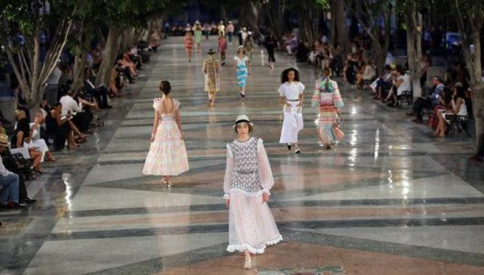Chanel saca un cohete en su desfile de París