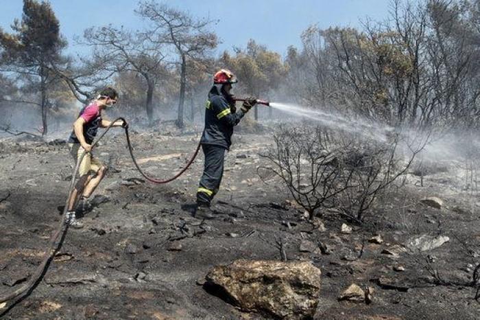 Cuatro incendios siguen activos en Grecia, uno de ellos en Atenas