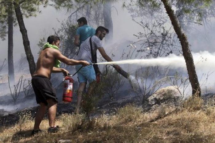 Cuatro incendios siguen activos en Grecia, uno de ellos en Atenas