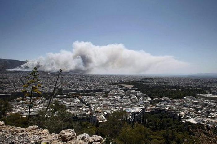 Cuatro incendios siguen activos en Grecia, uno de ellos en Atenas