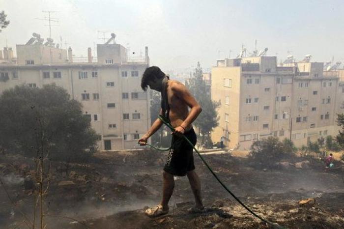 Cuatro incendios siguen activos en Grecia, uno de ellos en Atenas