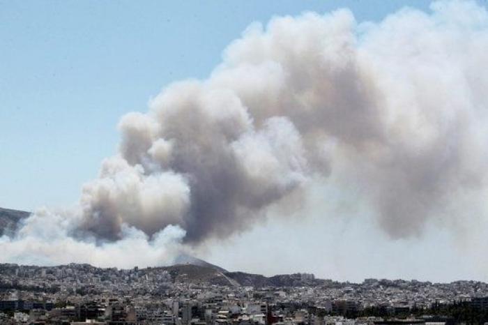 Cuatro incendios siguen activos en Grecia, uno de ellos en Atenas