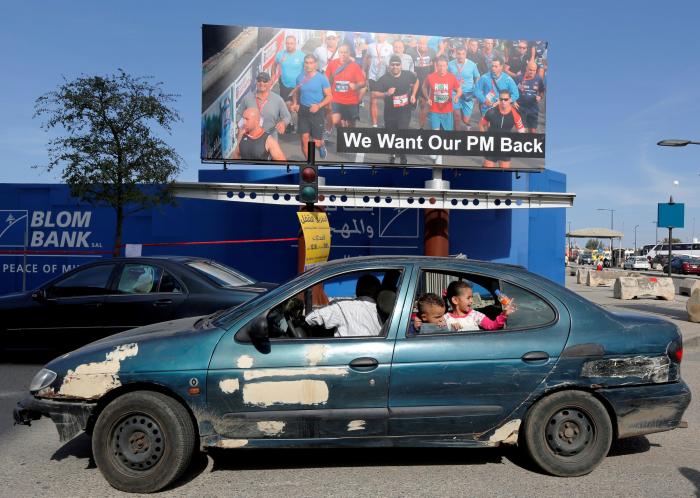 El primer ministro libanés asegura desde Riad que volverá al Líbano "muy pronto"