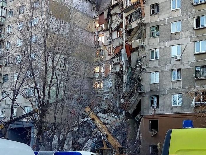 Al menos cuatro muertos y 68 desaparecidos al derrumbarse un edificio en los Urales