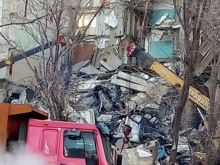 Al menos cuatro muertos y 68 desaparecidos al derrumbarse un edificio en los Urales
