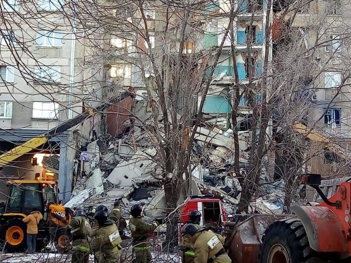 Al menos cuatro muertos y 68 desaparecidos al derrumbarse un edificio en los Urales