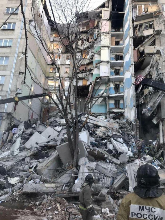 Al menos cuatro muertos y 68 desaparecidos al derrumbarse un edificio en los Urales