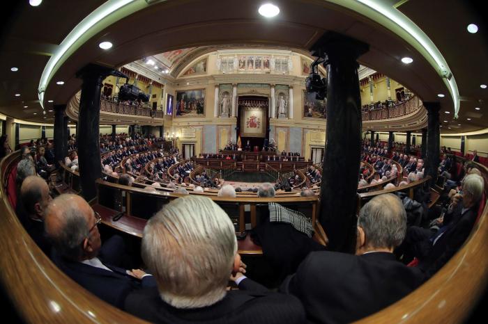 Sánchez asegura que reformar la Constitución es "reforzarla"