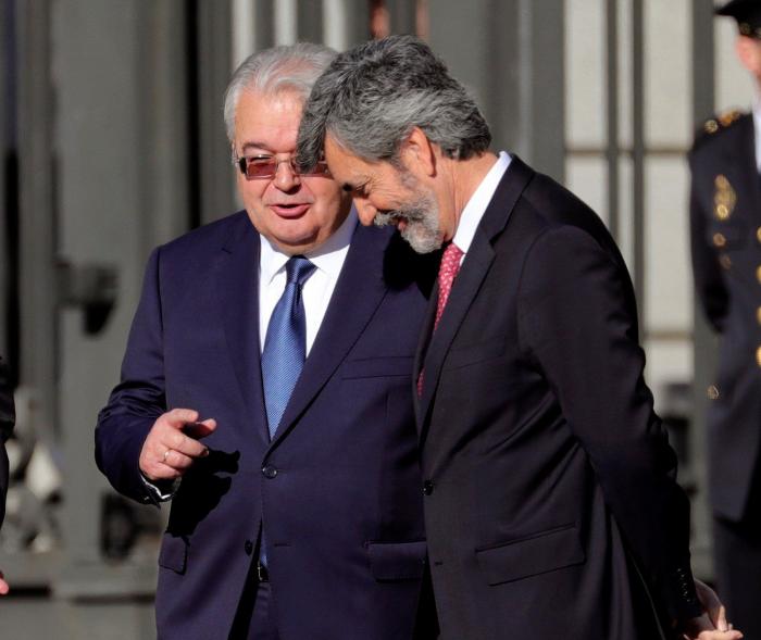 Sánchez asegura que reformar la Constitución es "reforzarla"