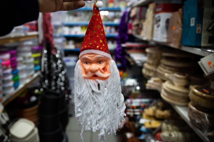 Estos son los 18 adornos navideños más horteras que puedes encontrar en un chino