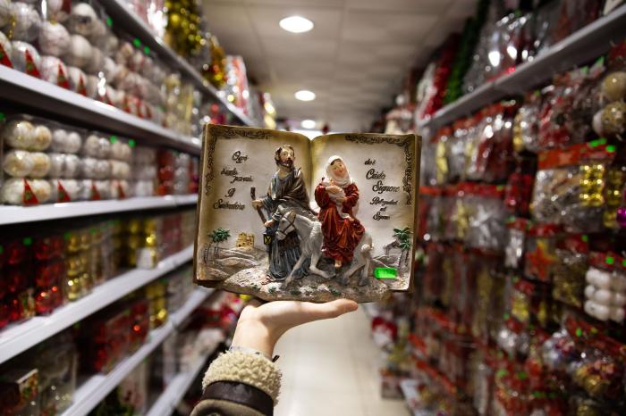 Estos son los 18 adornos navideños más horteras que puedes encontrar en un chino