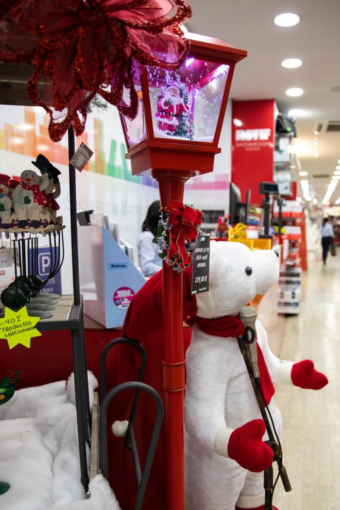 Estos son los 18 adornos navideños más horteras que puedes encontrar en un chino