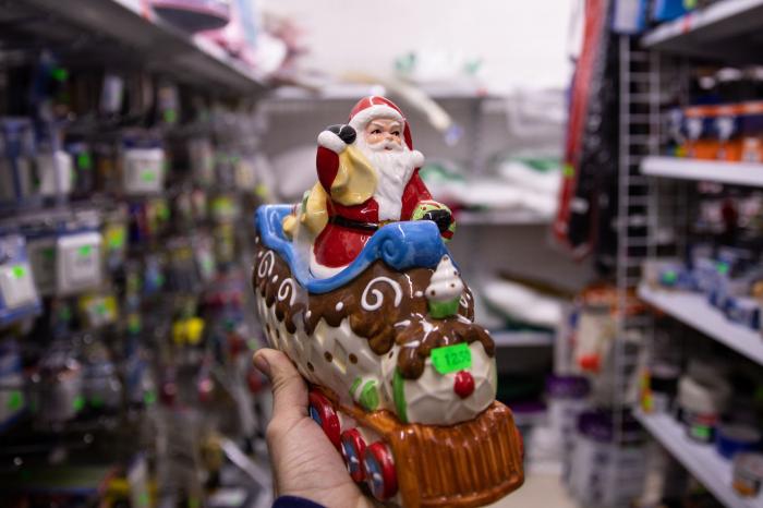 Estos son los 18 adornos navideños más horteras que puedes encontrar en un chino